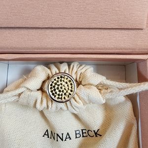 Size 7 Anna Beck